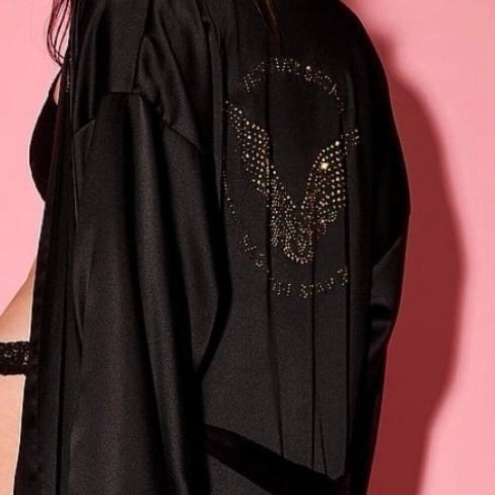 VICTORIA’S SECRET FASHION SHOW 2025 BLACK SATIN MIDI ROBE M/L & XL/XXL